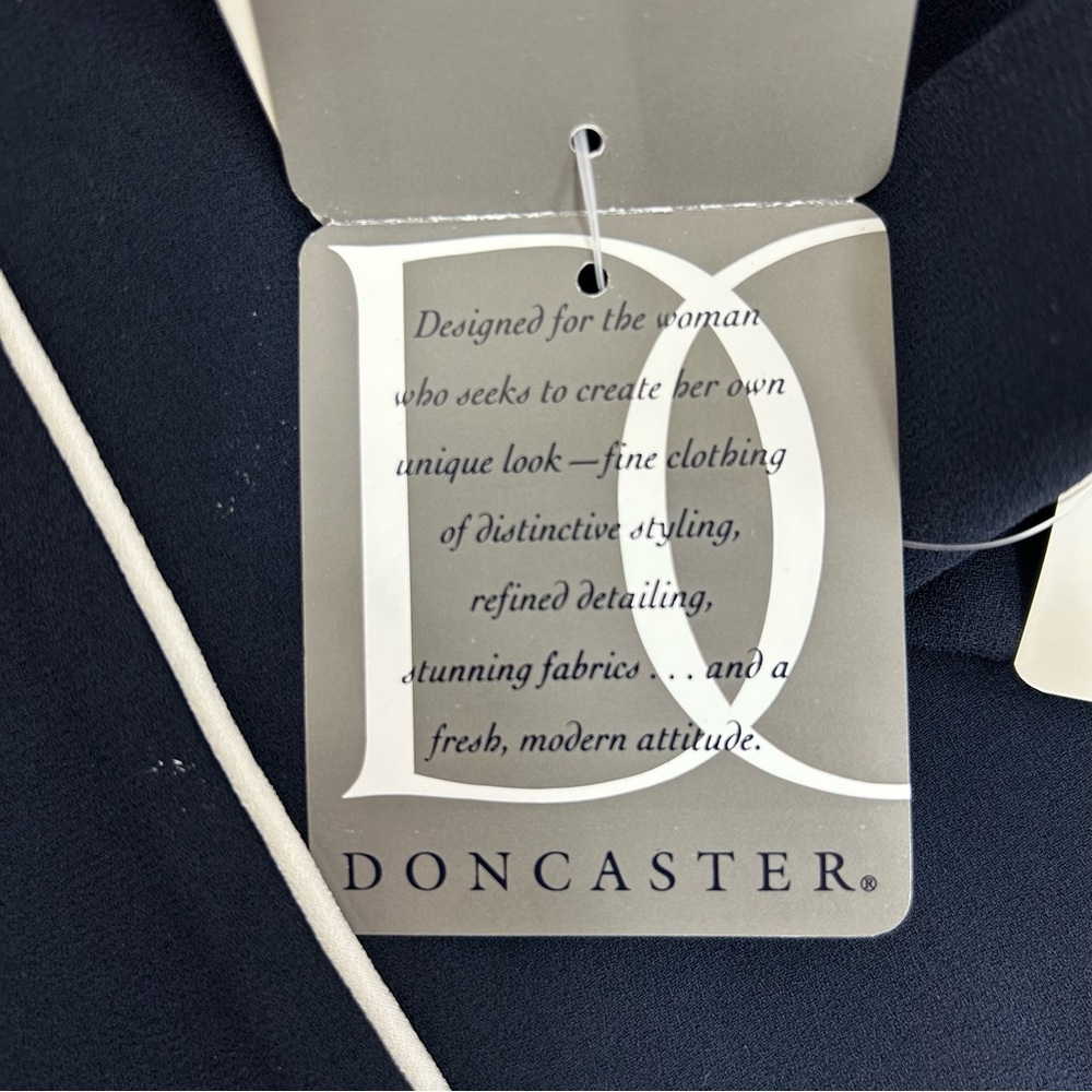 Doncaster Signature Navy Blue White Piping Trim Blazer Size 22W/2X - Picture 8 of 9